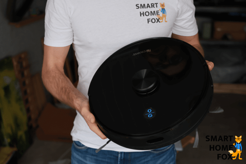 Front view of the Proscenic M7 pro robot vacuum cleaner